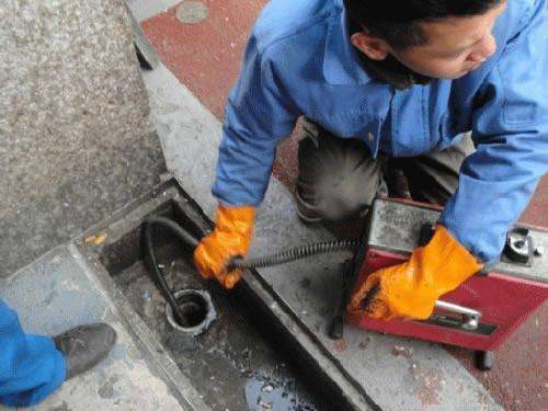 郊区疏通下水道